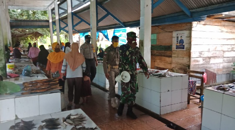Lagi, Personil Gabungan TNI/Polri Sosialisasi di Pasar