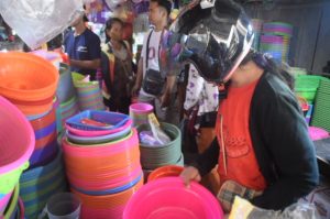 Tradisi Tahun baru Islam, Warga Baubau Beli Ember dan Gayung