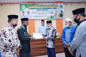 AS Tamrin Serahkan Dana Hibah Rp 100 Juta ke MUI Baubau