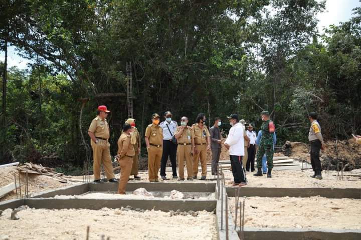 Kunker di Lasalimu, Bupati Buton Tinjau Pembangunan Puskesmas dan Pasar