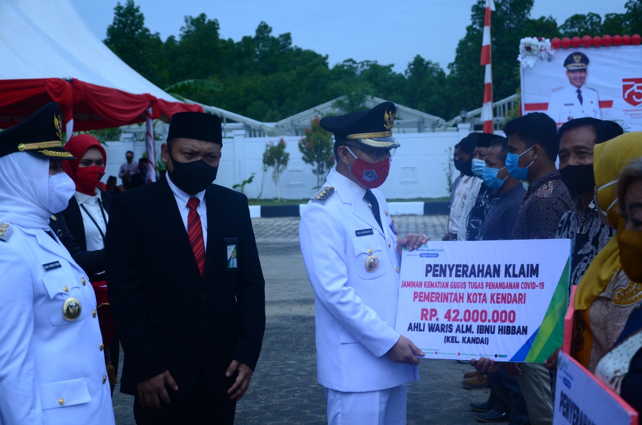 Dua Ahli Waris Satgas COVID-19 Kendari Terima Santunan dari BPJS Ketenagakerjaan