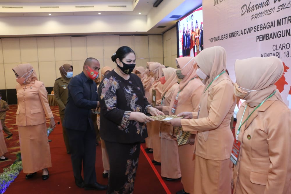 Buka Musda Dharma Wanita Sultra, Agista Minta Kembangkan Kualitas Diri