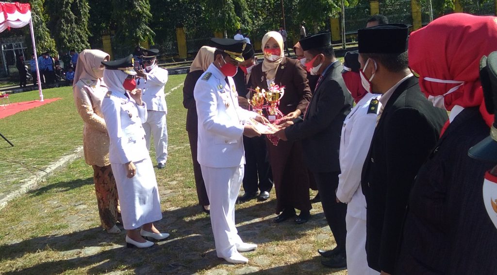 Desa Waoleona Juara 1 Lomba Menghias Gapura dan Kebersihan Desa/Kelurahan