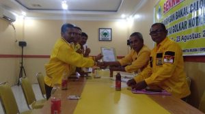 Setor Berkas, Darlis Laruha Optimis Menangkan Ketua DPD II Golkar