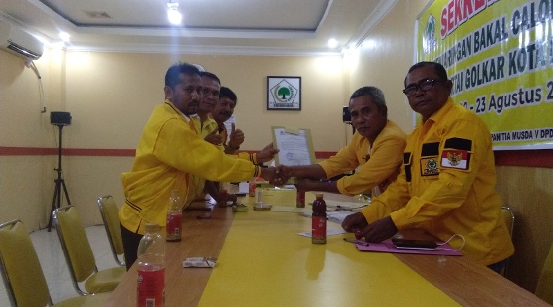 Setor Berkas, Darlis Laruha Optimis Menangkan Ketua DPD II Golkar