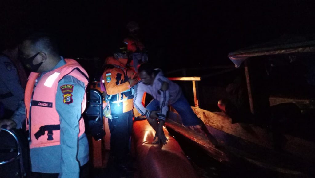 Longboat Nelayan Wanci Terbakar saat Memanah Ikan, 10 Nelayan Dievakuasi