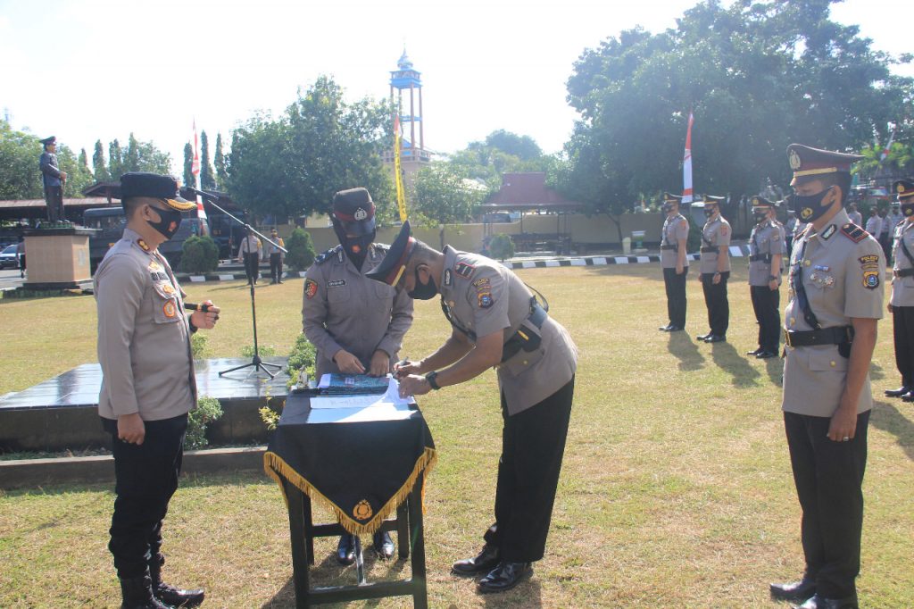 Sebelas Perwira Polres Baubau Berganti