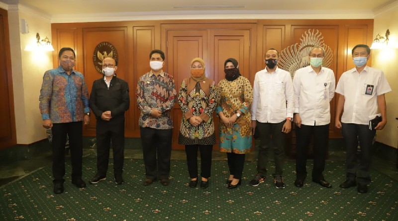 Audensi Dengan Menteri Tenaga Kerja RI, Bupati Buton Usul ini