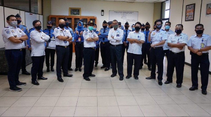 Gagalkan Penyelundupan Narkotika, Tiga AVSEK Bandara Hang Nadim Terima Penghargaan