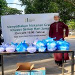 Berikan Makanan Gratis, Komunitas Sedekah Kendari Hadir Untuk Masyarakat yang Membutuhkan