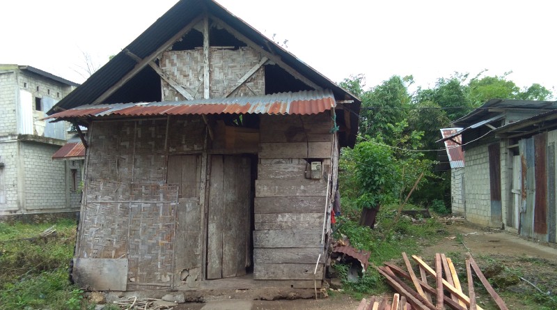 Baksos, Camat Pasarwajo Bedah Tiga Rumah