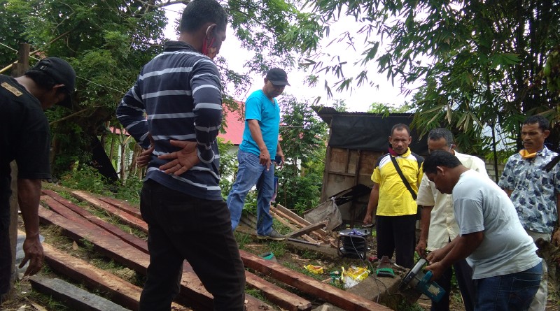 Baksos, Camat Pasarwajo Bedah Tiga Rumah