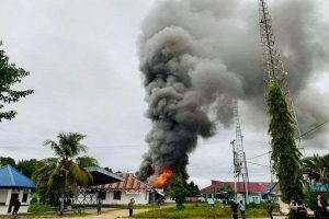 Tak Terima Hasil CPNS, Massa Bakar Kantor Disnaker Kabupten Keerom Papua