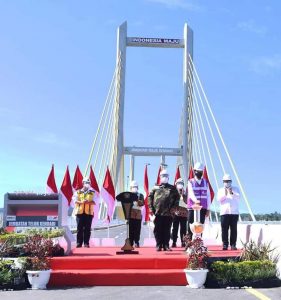 Resmikan Jembatan Teluk Kendari, Presiden: Kendari Makin Menarik untuk Pengembangan Kawasan dan Usaha Baru