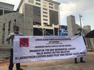 LAP2 Lapor Ijazah Bupati Arusani di Mabes Polri