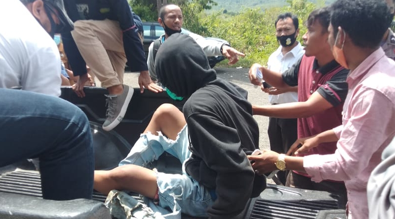 Demo Omnibus Law di Buton Dua Mahasiswa Terluka