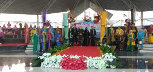 Gelar Lomba Fashion Show, Delia Berharap Tenunan Buton Semakin Dikenal