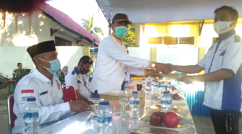 Bupati Buton Serahkan SK Pengurus KONI Kabupaten Buton