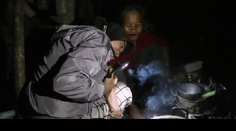 Rumah Nenek Wa Puti Kelar, Sang Nenek Akhirnya Bertemu Keluarganya