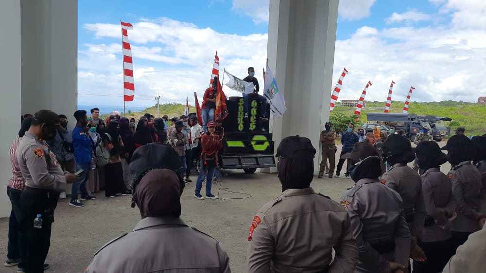 Gabungan Mahasiswa Baubau Ikut Berunjuk Rasa Menolak Pengesahan UU Cipta Kerja
