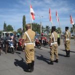 Hari Pahlawan, Satlantas Polres Baubau Gunakan Kostum Pejuang Lakukan Hening Cipta dan Bagikan Masker di Jalanan