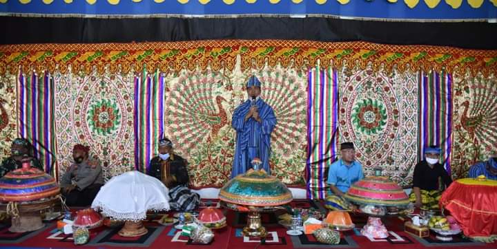 Hadiri Pesta Adat, La Bakry Minta Perangkat Adat Manfaatkan Program Desa