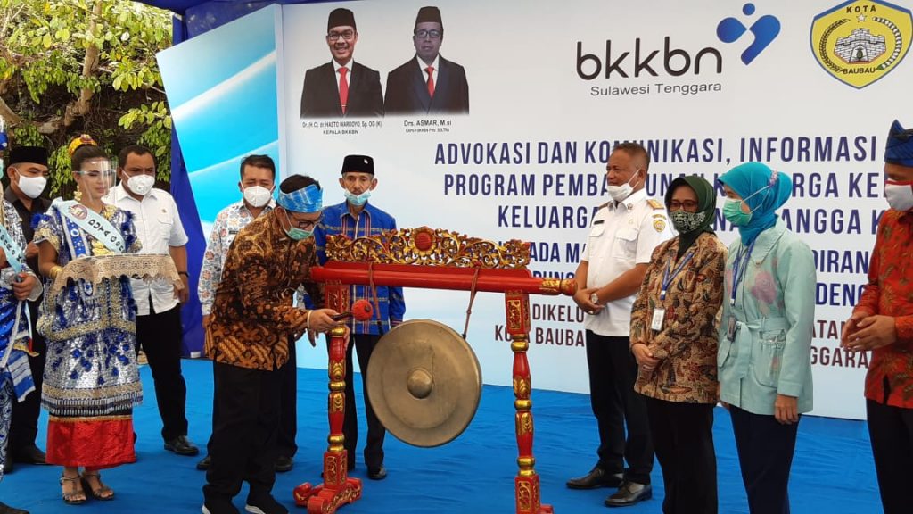 Hasto Wardoyo Launching Program Integrasi Kampung KB dan Kampung Nelayan di Baubau