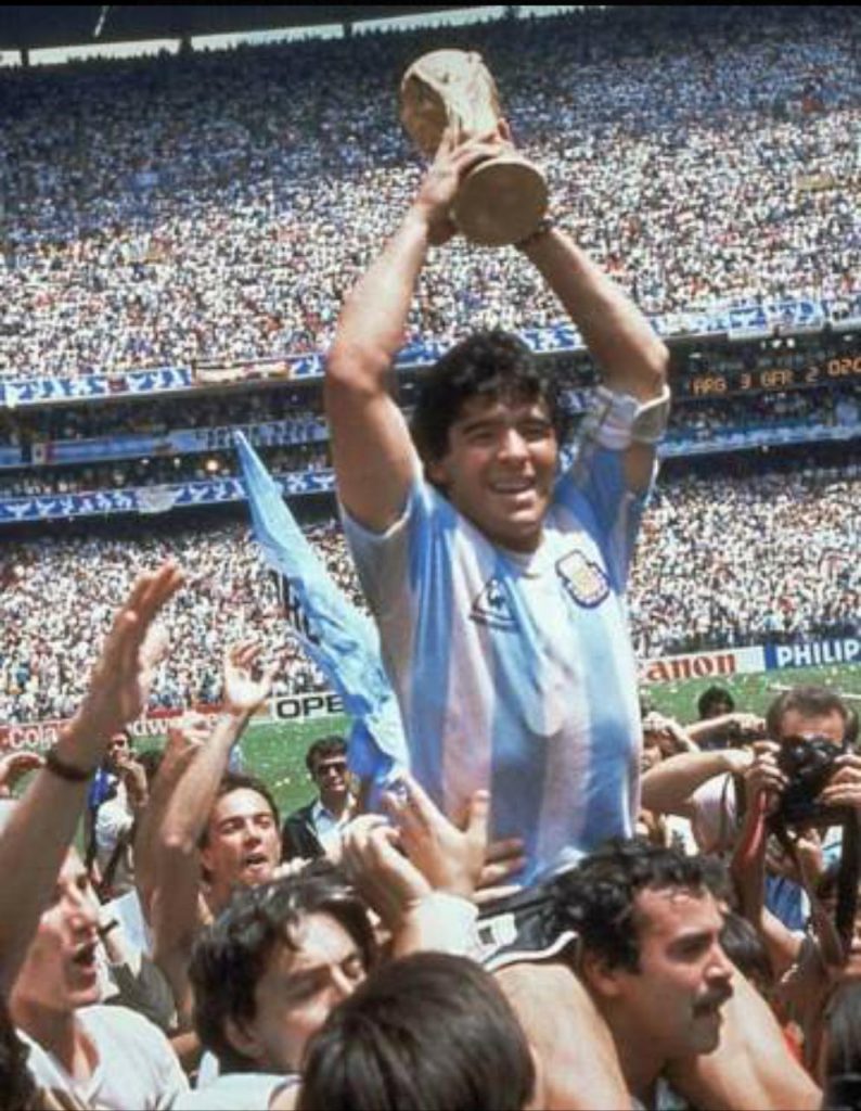 Maradona Meninggal Dunia Akibat Serangan Jantung