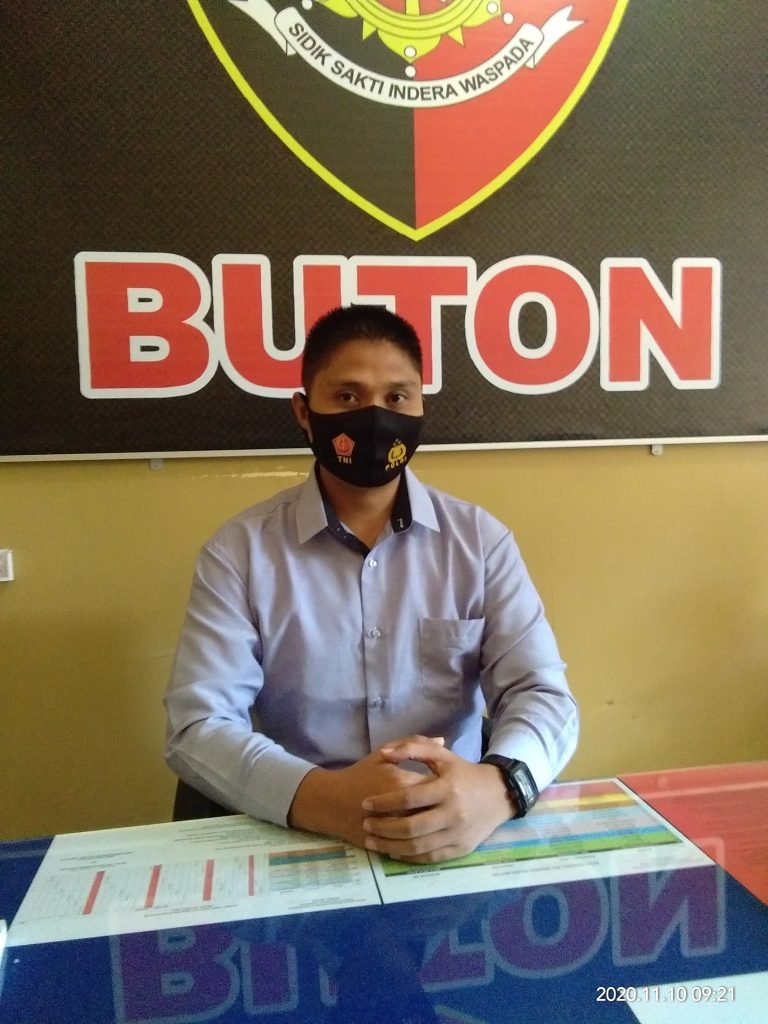 Warga Busel Serahkan Empat Pelaku Pemerkosa Ke Polisi Warga Busel Serahkan Empat Pelaku Pemerkosa Ke Polisi