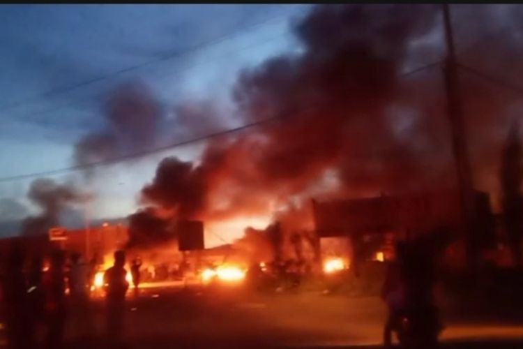 Demo Buruh Perusahaan Nikel PT VDNI di Konawe Rusuh, Sejumlah Fasilitas Dibakar Demo Buruh Perusahaan Nikel PT VDNI di Konawe Rusuh, Sejumlah Fasilitas Dibakar