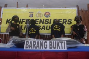 Lima Kawanan Pencuri di Baubau Terekam CCTV Berjalan dengan Senjata Tajam, Dua Pelaku Diringkus Polisi