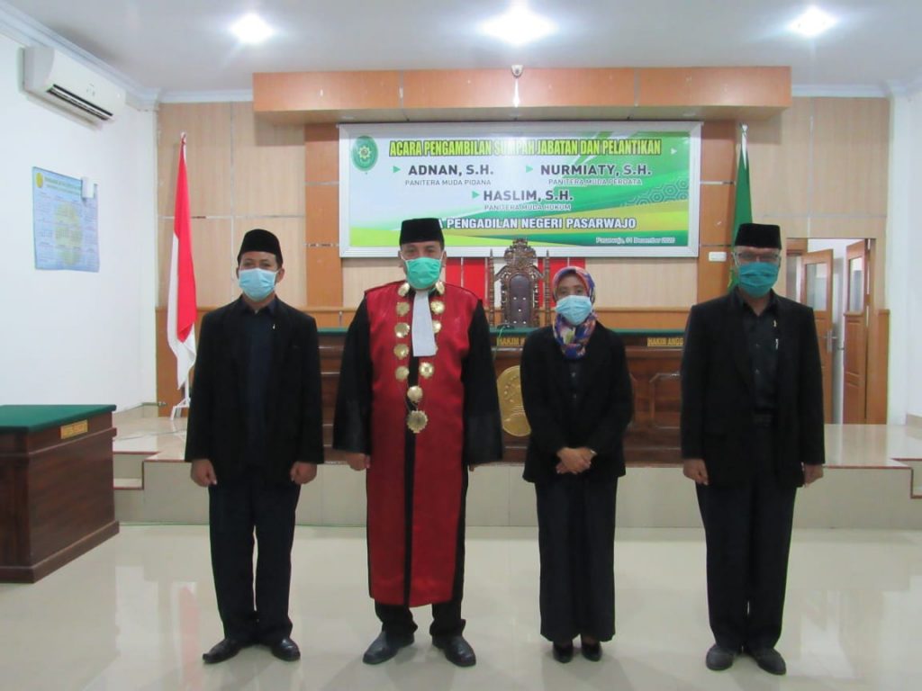 Ketua PN Pasarwajo Lantik Tiga Pejabat Struktural