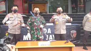 Pengikut HRS Todongkan Senpi dan Sajam Pada Polisi di Tol Jakarta-Cikampek