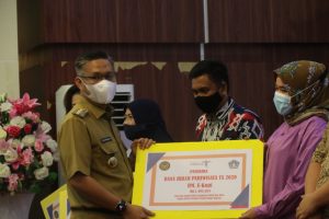 Pulihkan Ekonomi, Pemkot Kendari Serahkan Hibah Sektor Pariwisata Rp2,9 Miliar