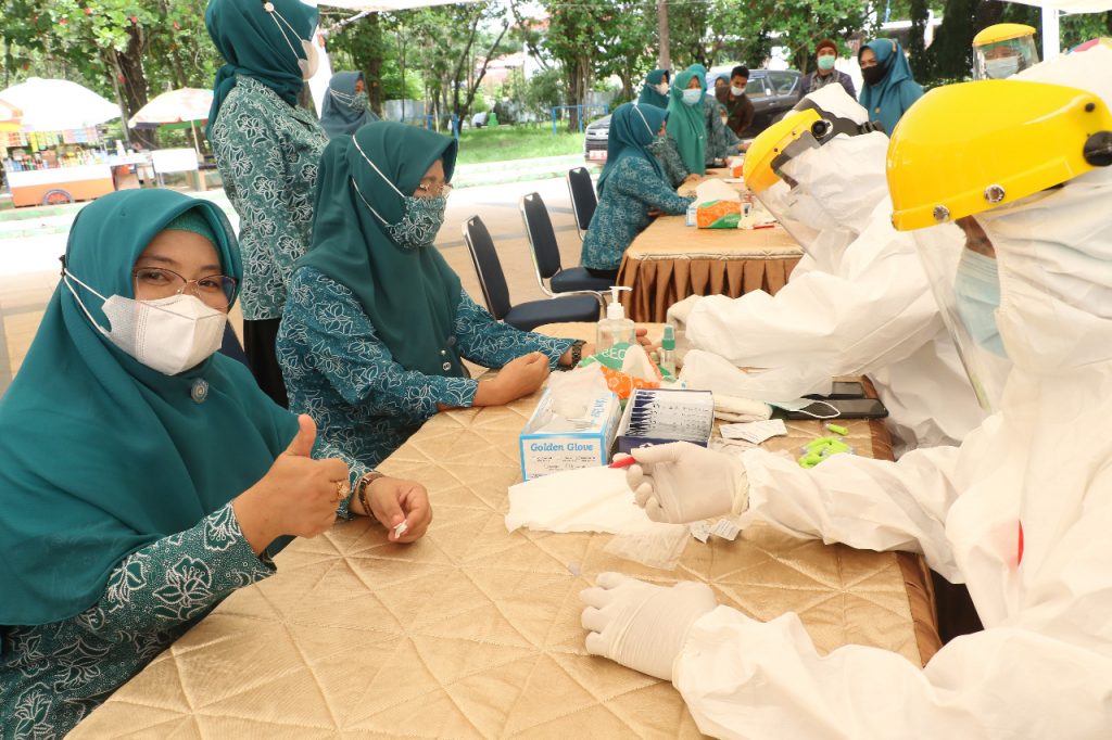 Dukung Pemberantasan COVID-19, Ratusan Pengurus TP-PKK Kendari Gelar Rapid Tes Dukung Pemberantasan COVID-19, Ratusan Pengurus TP-PKK Kendari Gelar Rapid Tes