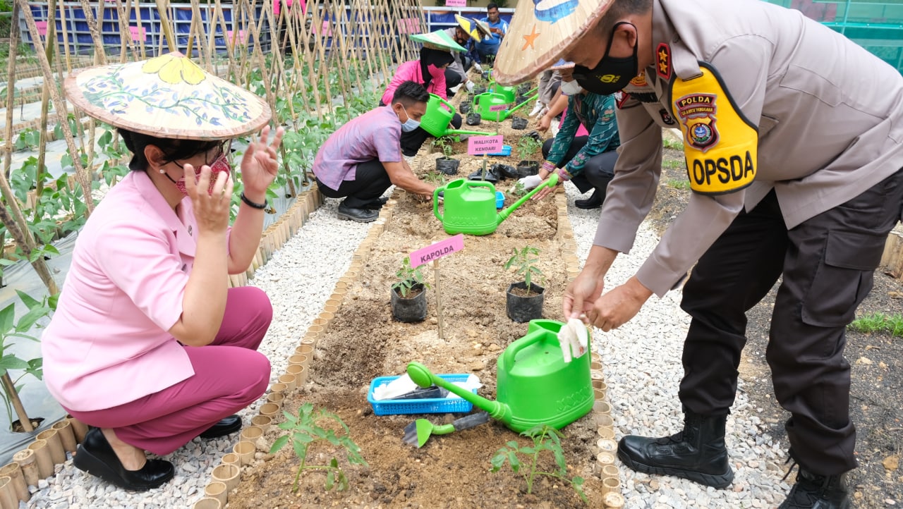 Bhayangkari Sultra Ikut Jaga Ketahanan Pangan Saat Pandemi COVID-19