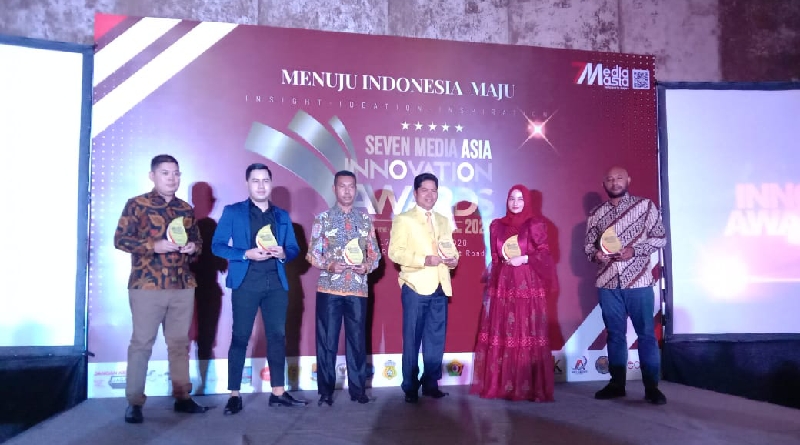 Bupati Buton Terima Penghargaan “Seven media asia innovation awards 2020” Bupati Buton Terima Penghargaan “Seven media asia innovation awards 2020”