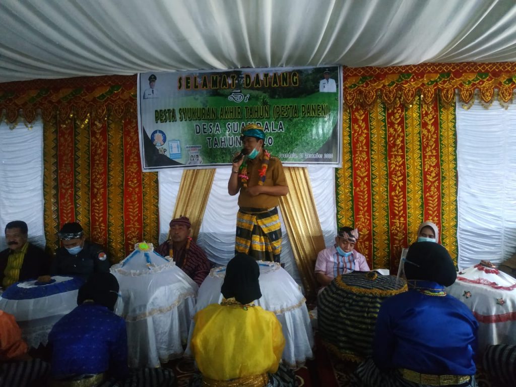 Hadiri Pesta Adat Bupati Buton dan Umar Samiun Tekankan Warga Agar Patuhi Prokes Hadiri Pesta Adat Bupati Buton dan Umar Samiun Tekankan Warga Agar Patuhi Prokes