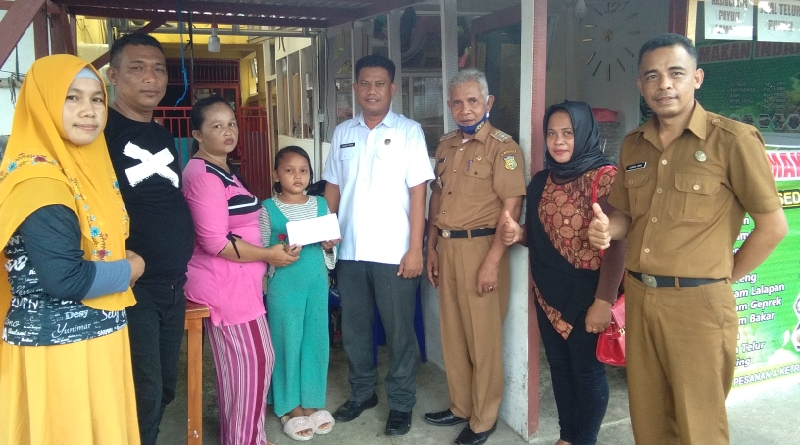 We Are 2000 Gelar Baksos, Berikan Donasi Untuk Luci Gadis Cilik Tanpa Anus We Are 2000 Gelar Baksos, Berikan Donasi Untuk Luci Gadis Cilik Tanpa Anus