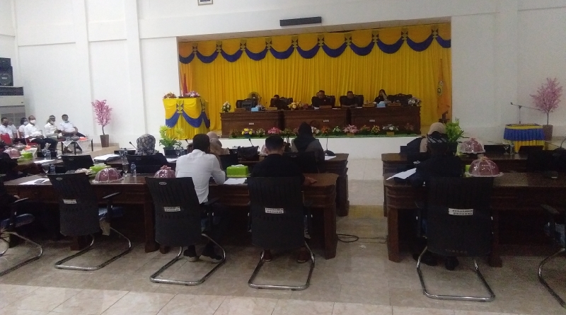 Lima Fraksi DPRD Setujui Nota Keuangan Bupati Buton Namun Dengan Catatan, Ini jawaban Bupati Lima Fraksi DPRD Setujui Nota Keuangan Bupati Buton Namun Dengan Catatan, Ini jawaban Bupati