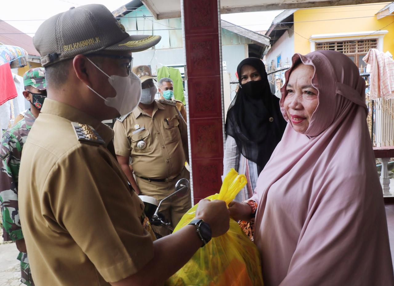Wali Kota Kendari Salurkan Bantuan Korban Angin Puting Beliung