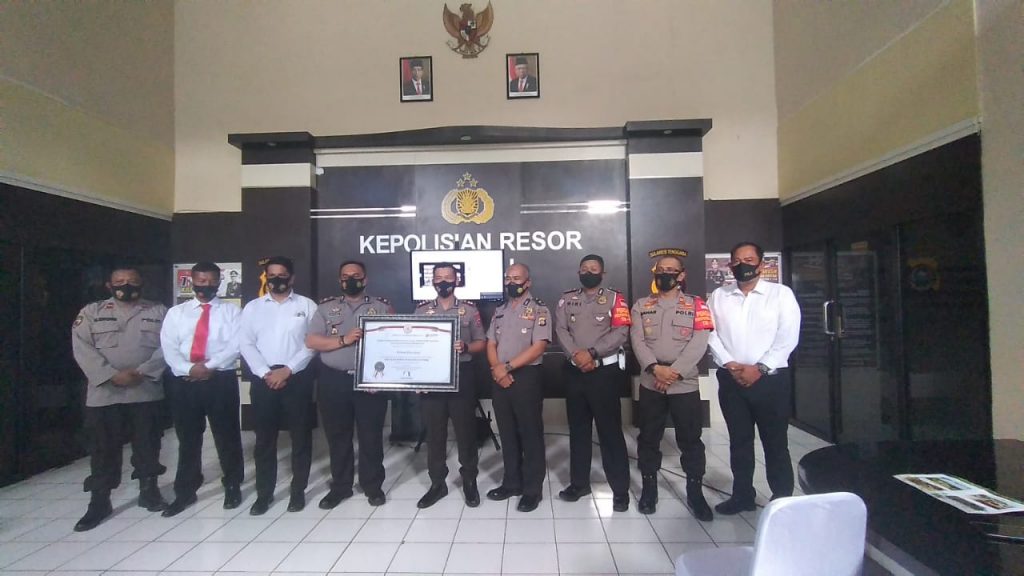 Polres Baubau Berhasil Mendapatkan Penghargaan Zona Integritas WBK dari Kemenpan Polres Baubau Berhasil Mendapatkan Penghargaan Zona Integritas WBK dari Kemenpan