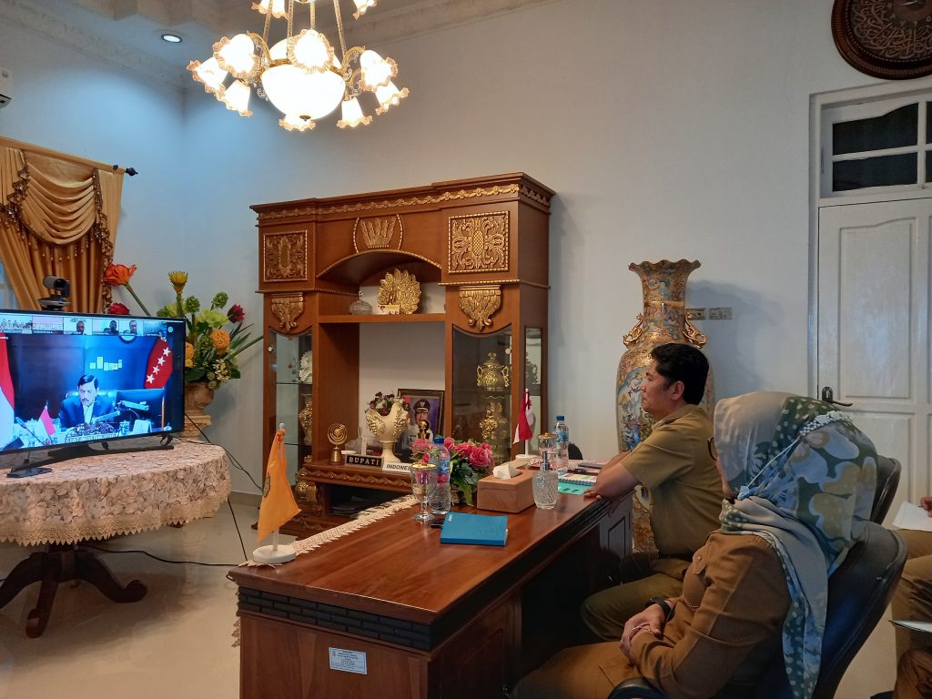 Menteri Luhut Gagas Pemanfaatan Aspal Buton pada Program Padat Karya