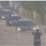 Mobil Jokowi Terobos Banjir Saat Berkunjung ke Banjar Kalsel