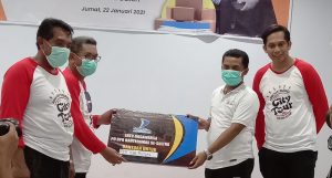 PMI Buton Terima Bantuan Kursi dan Meja dari PD BPR Bahteramas Sultra