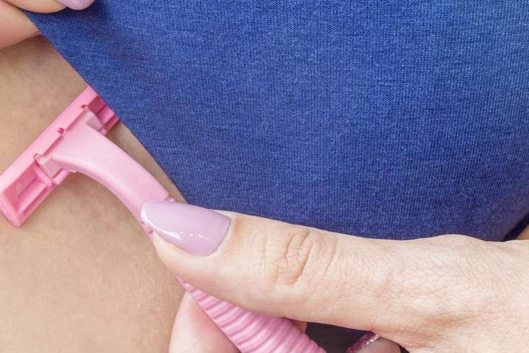 Illustrasi cukur rambut kemaluan