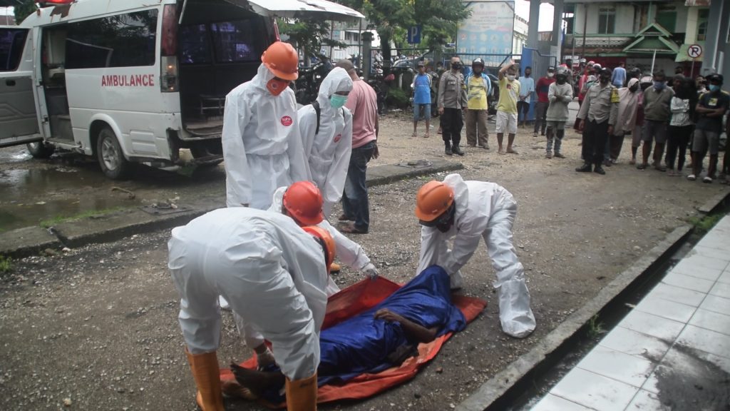 Sesosok  Mayat Laki-laki Ditemukan Tergeletak Didepan Bekas Kantor Satpol PP Laelangi