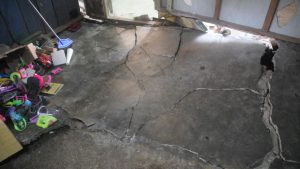 Tanah Amblas Ditengah Pemukiman Kota Baubau, Lima Rumah Warga Rusak Parah