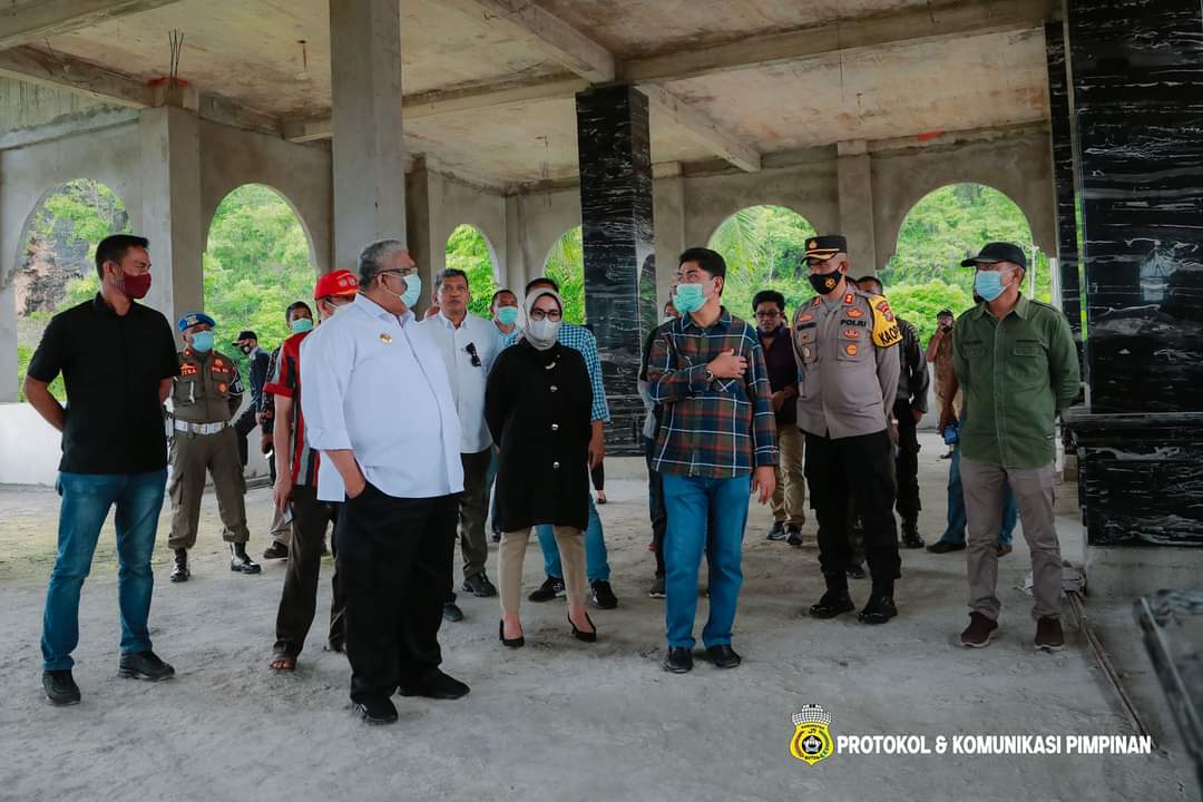 Kunker di Buton, Ali Mazi Sempatkan Diri Ziarah ke Makam Ayahandanya