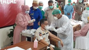 Wali kota Penerima Pertama Suntikan Vaksin COVID-19 di Kendari